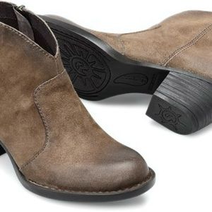 BORN MICHEL Leather Ankle Boot Booties Taupe Distressed Suede 9 Near New EUC $54